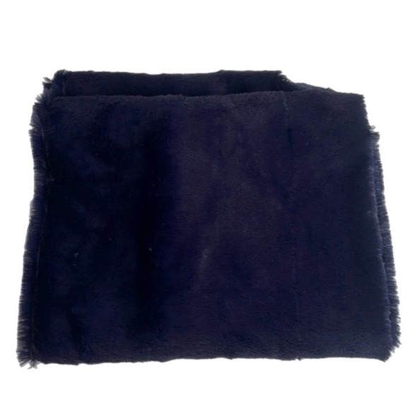❄️ NWT The Jetset Diaries Faux Fur Infinity Scarf in Navy ❄️ - Picture 5 of 5
